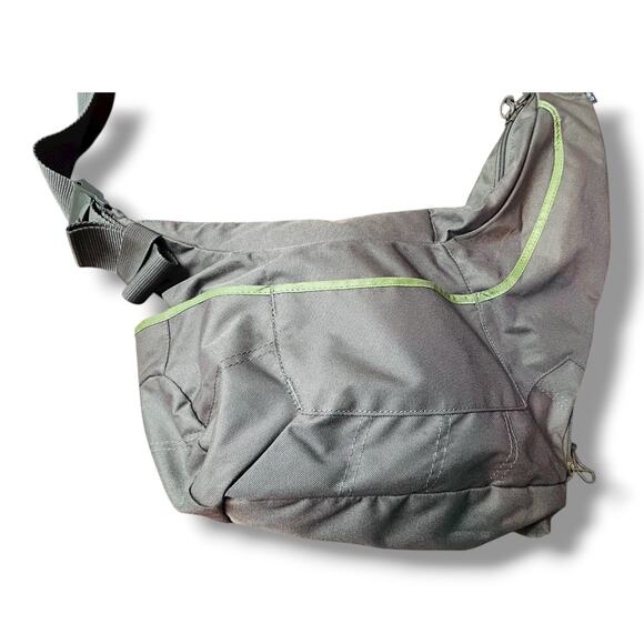 Lowepro Passport Sling Camera Bag for DSLR Photography & Travel Camera Bag - Picture 1 of 5